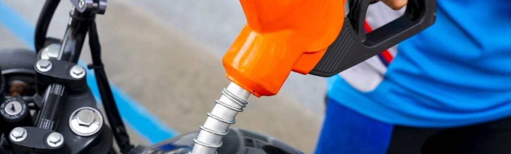 Como-evitar-problemas-ao-abastecer-a-moto (1)